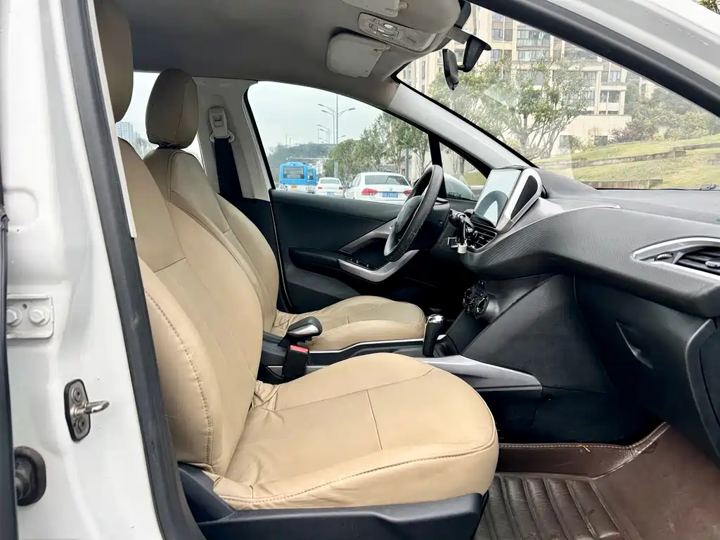 Peugeot 2008 2015 — фото 10