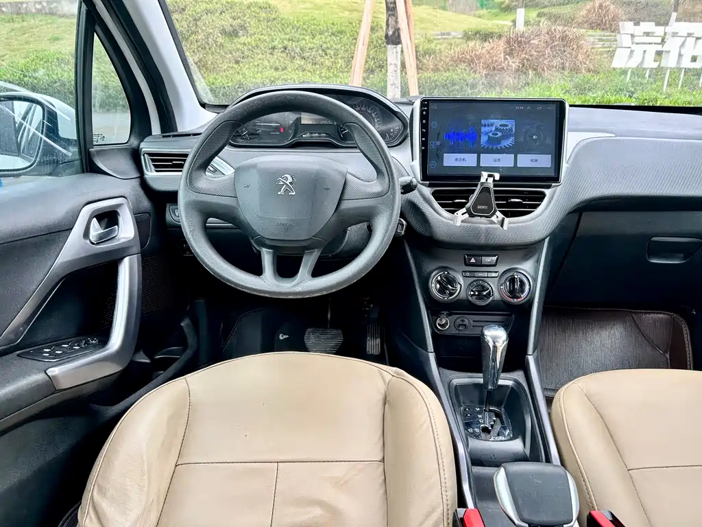 Peugeot 2008 2015 — фото 17