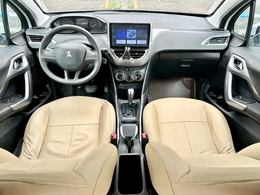 Peugeot 2008 2015 — фото 16