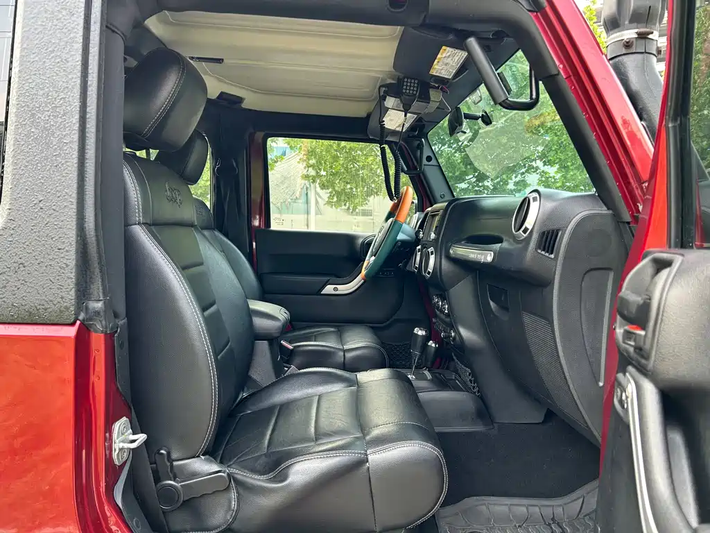 Jeep Wrangler 2014 — фото 9