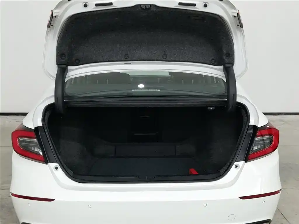 Honda Accord 2022 — фото 16