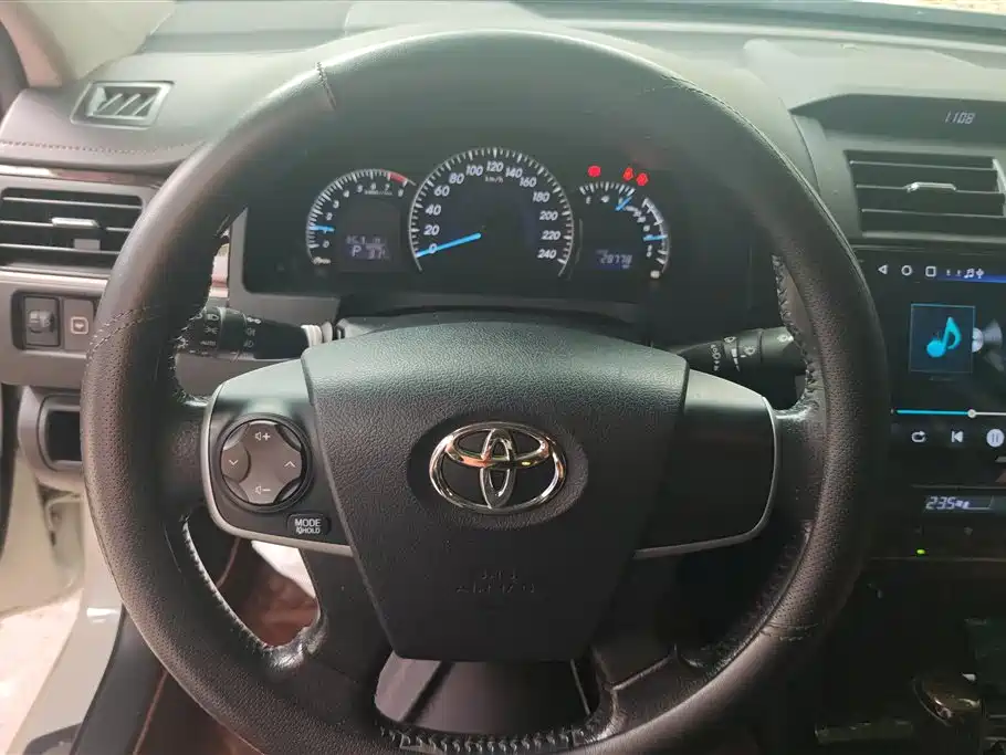 Toyota Camry 2017 — фото 15
