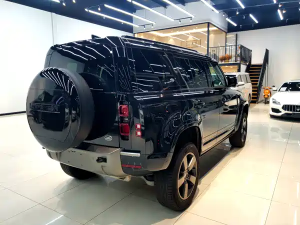 Land Rover Defender 2023