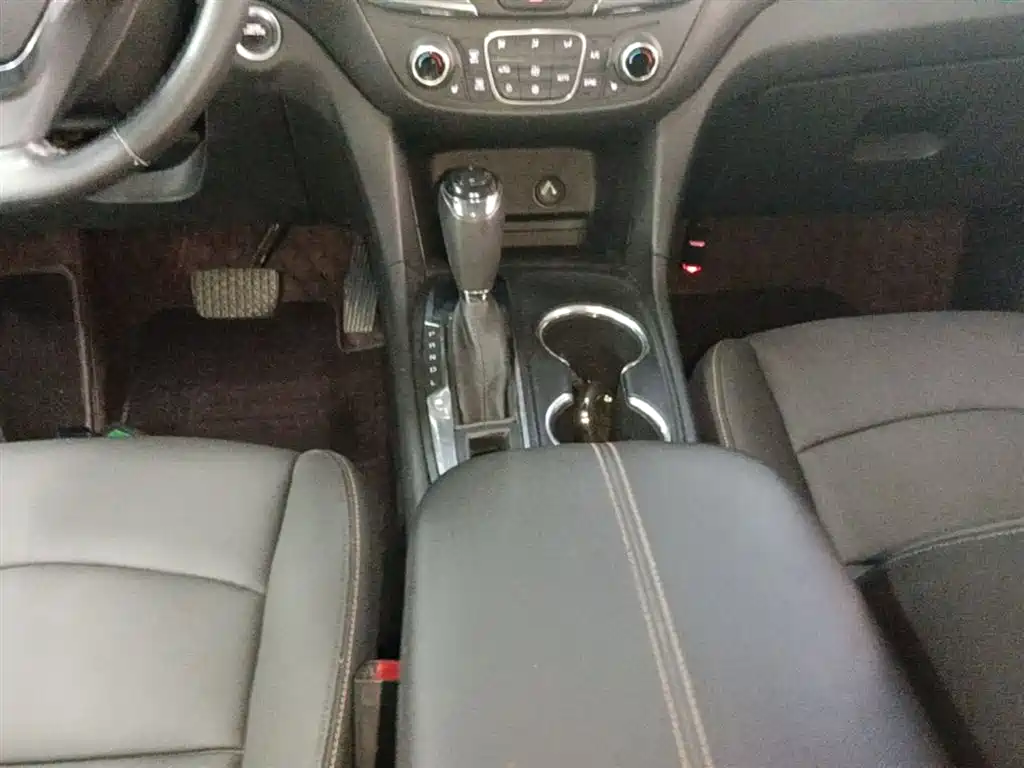 Chevrolet Equinox 2018 — фото 14