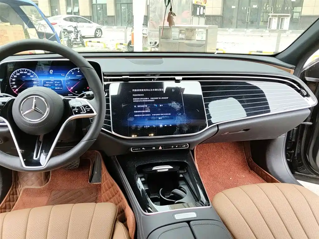 Mercedes-Benz E-Class 2025 — фото 15