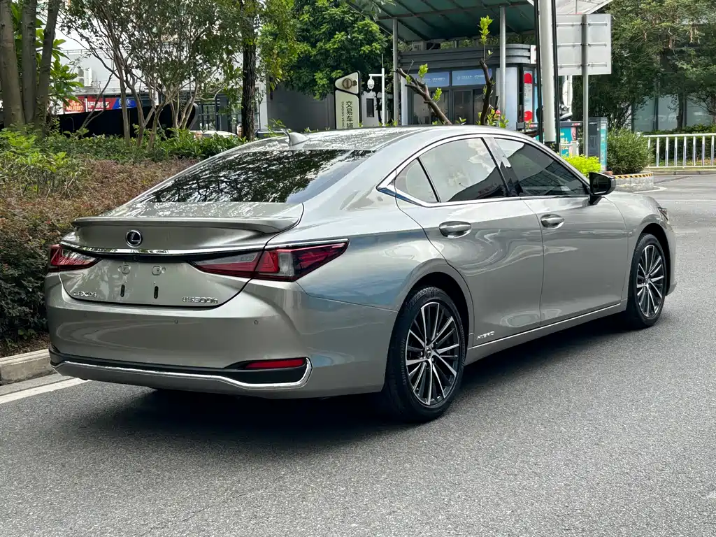 Lexus ES 2022 — фото 4