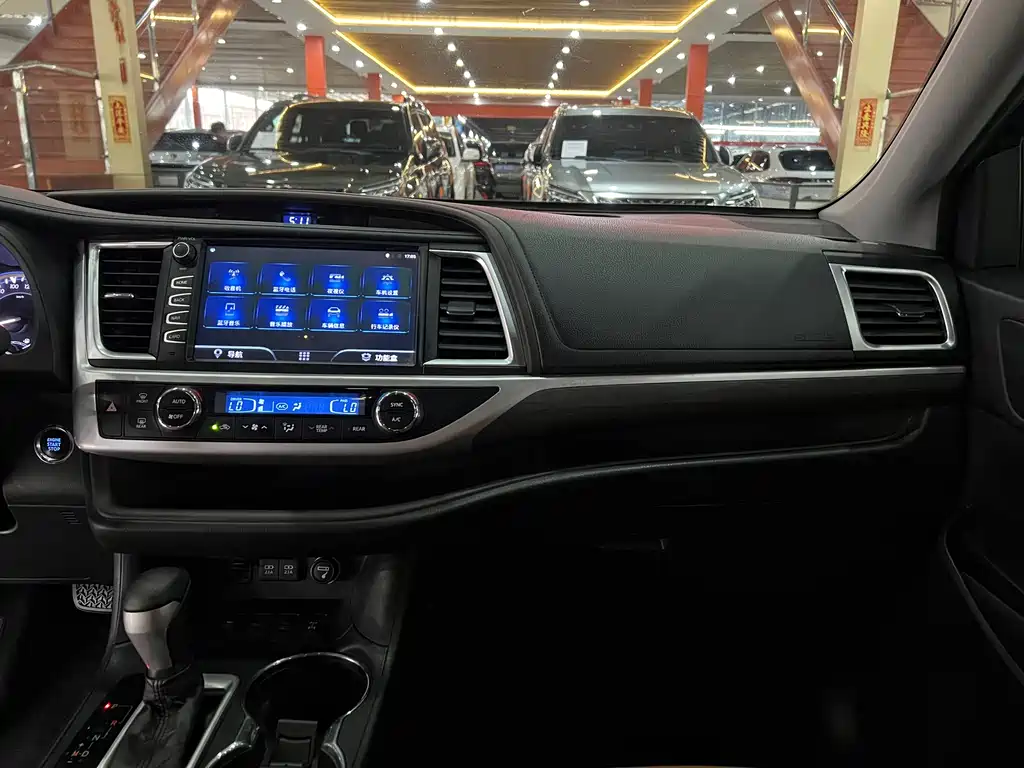 Toyota Highlander 2019 — фото 10