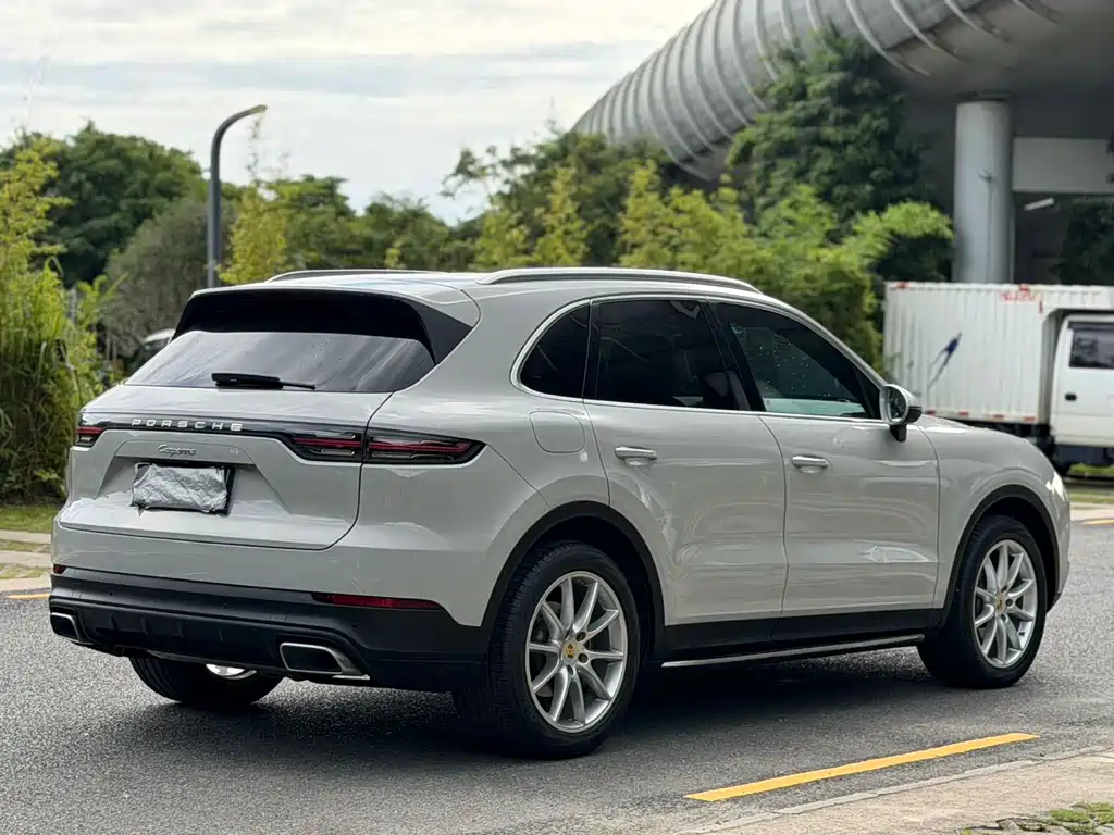 Porsche Cayenne 2018 — фото 15