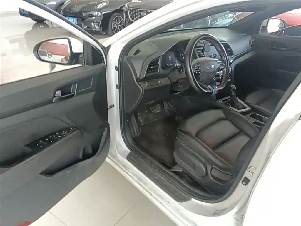 Hyundai Elantra 2020 — фото 16