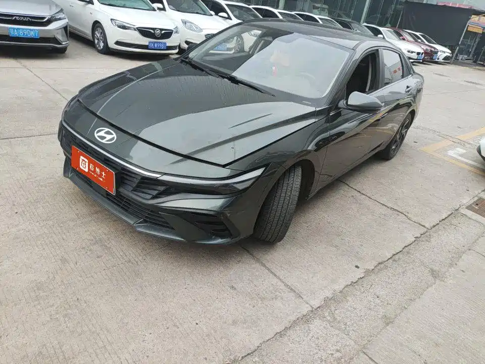 Hyundai Elantra 2023 — фото 1