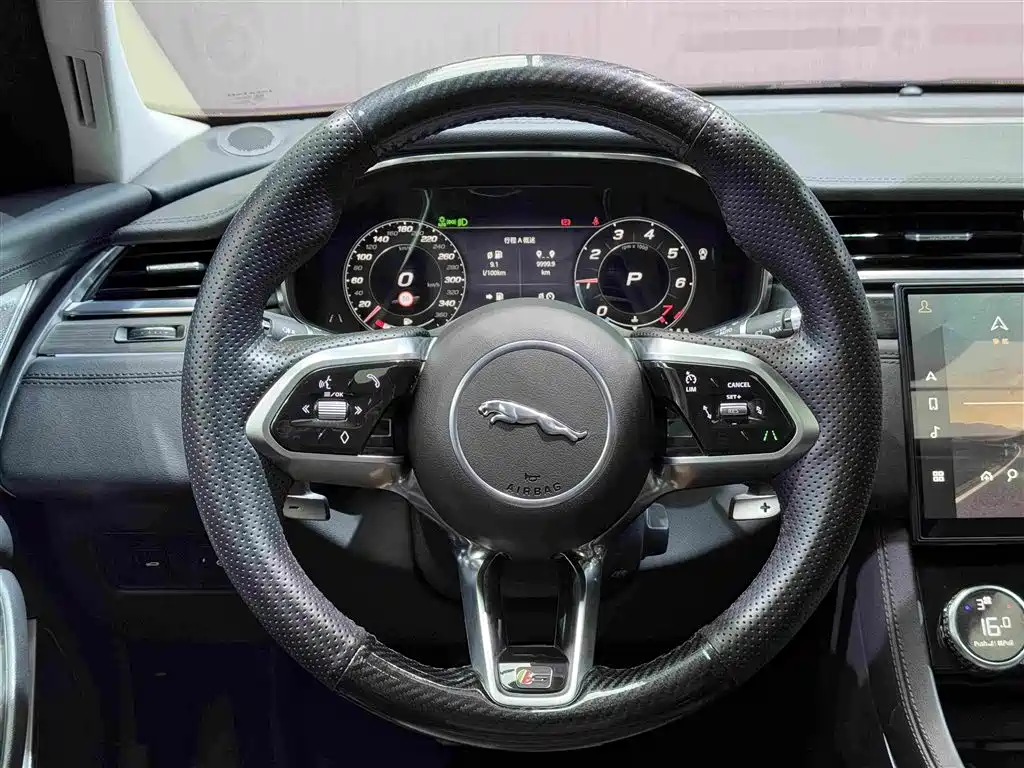 Jaguar XFL 2022 — фото 12