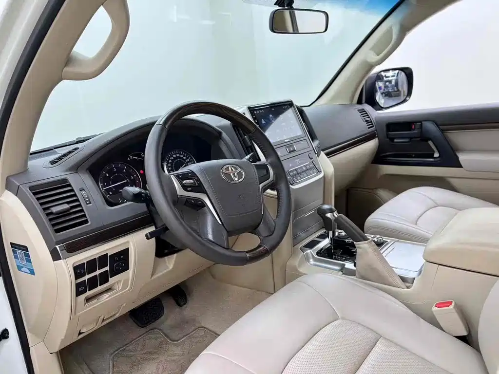 Toyota Land Cruiser 2020 — фото 6