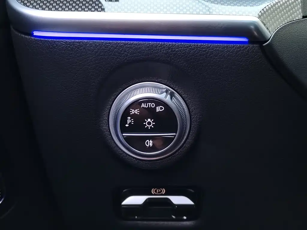 Mercedes-Benz C-Class 2025 — фото 18