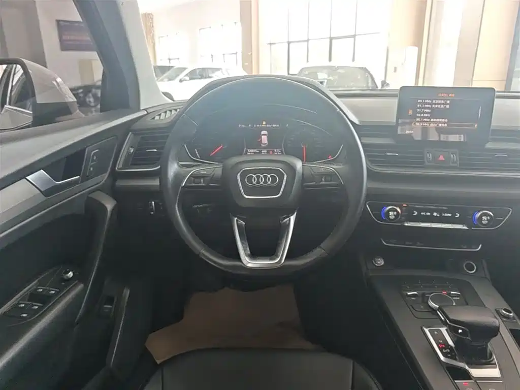 Audi Q5L 2019 — фото 10