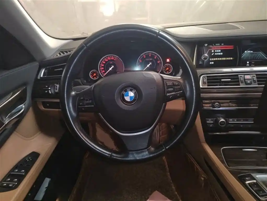 BMW 7 Series 2015 — фото 14