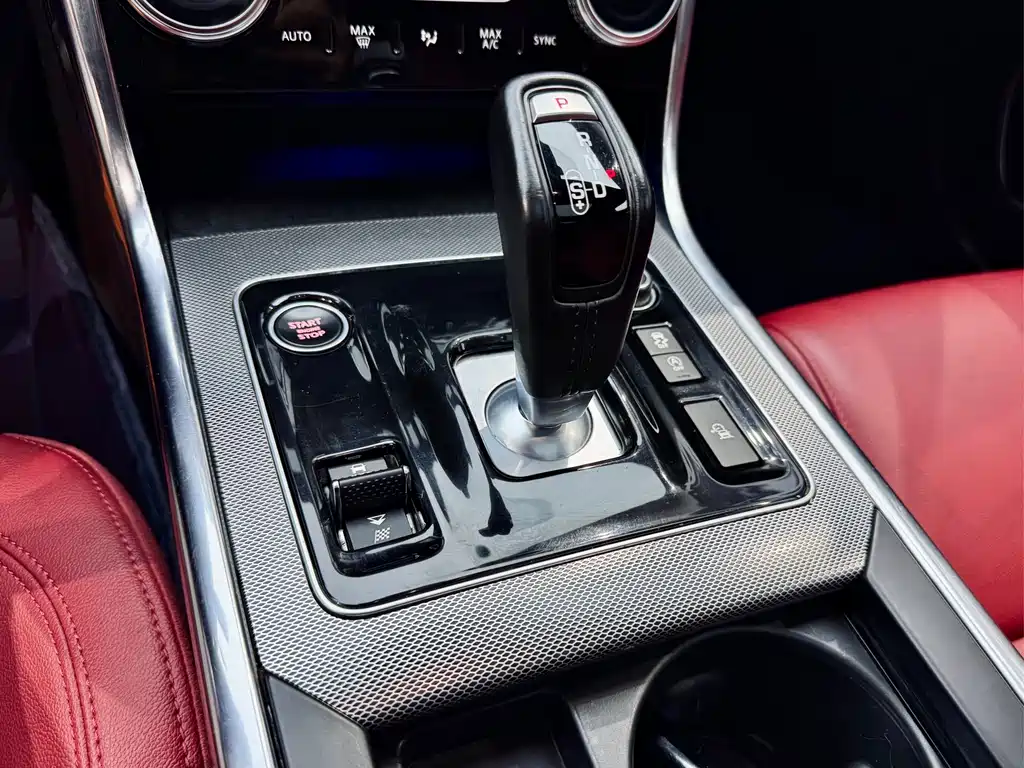 Jaguar XEL 2021 — фото 15
