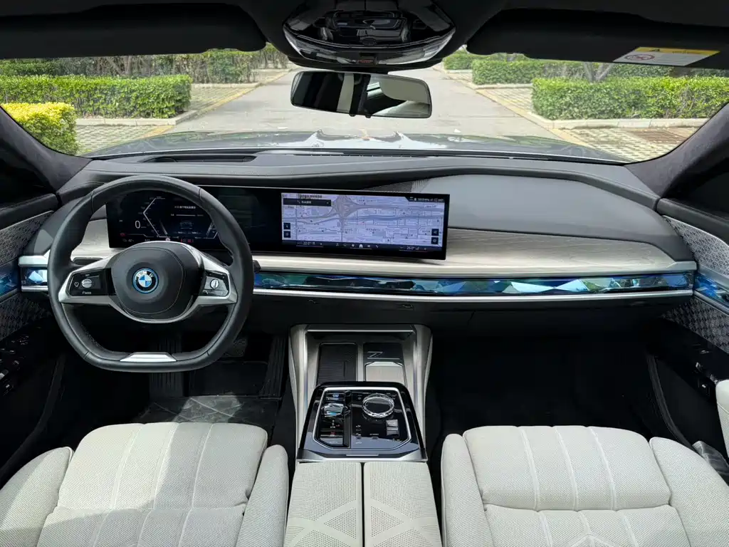BMW i7 2024