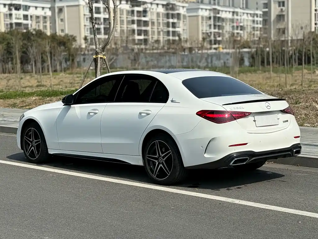 Mercedes-Benz C-Class 2025 — фото 13