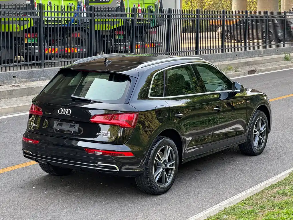 Audi Q5L 2018 — фото 18