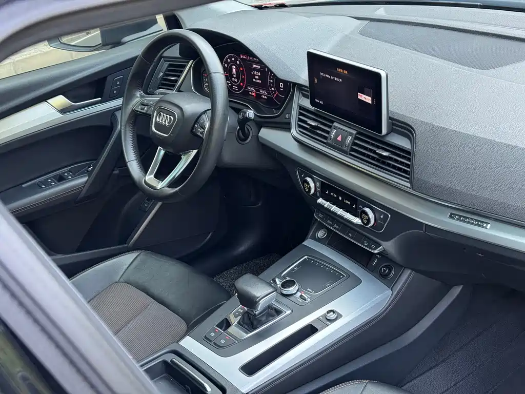 Audi Q5L 2018 — фото 19