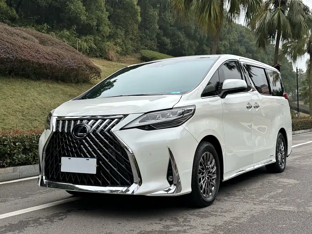 Lexus LM 2020