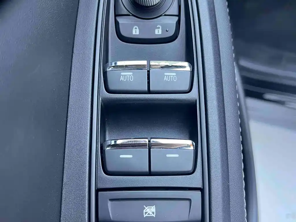Subaru Forester 2022 — фото 11