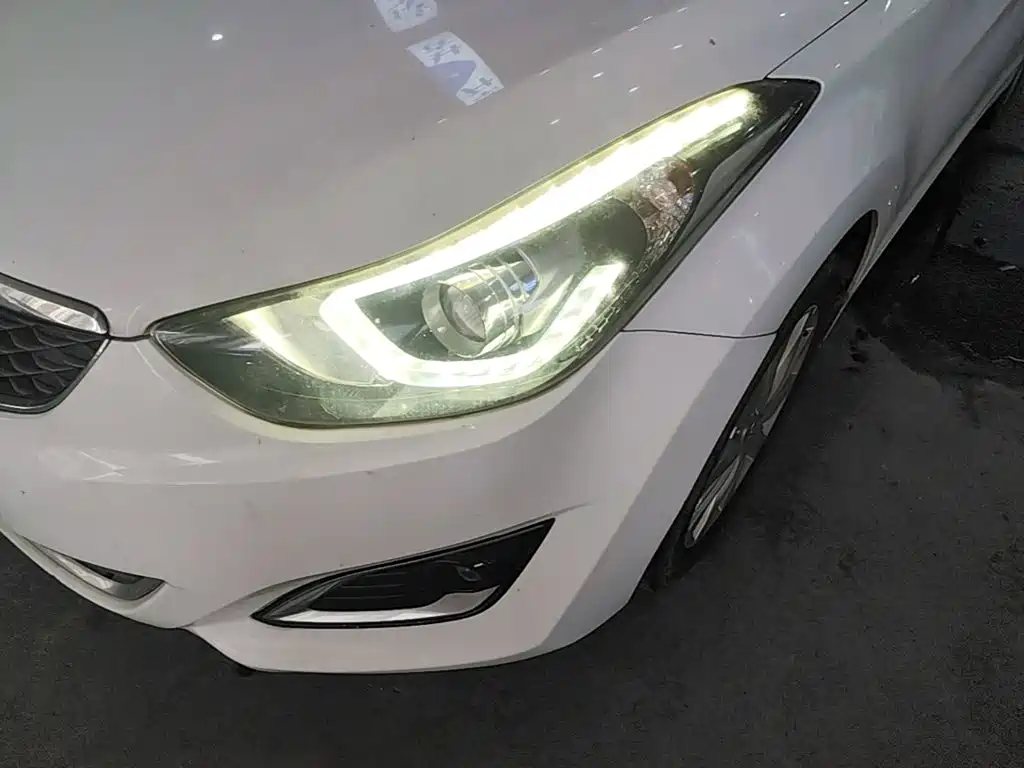 Hyundai Elantra 2017 — фото 24