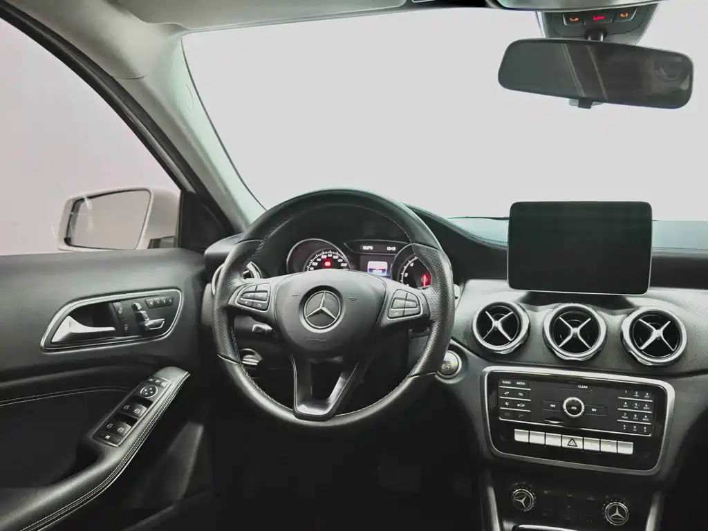 Mercedes-Benz GLA 2019 — фото 33