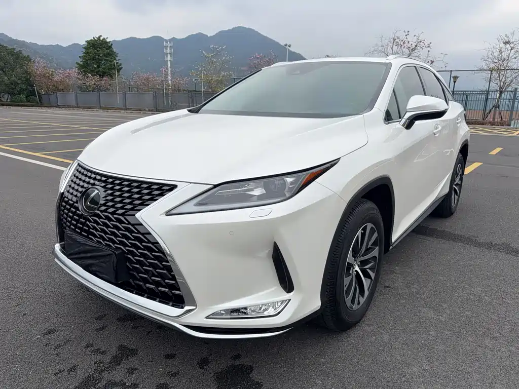 Lexus RX 2022 — фото 1