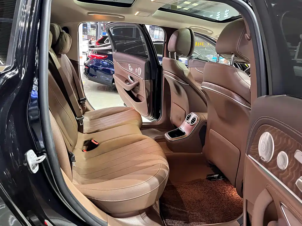 Mercedes-Benz E-Class 2022 — фото 23
