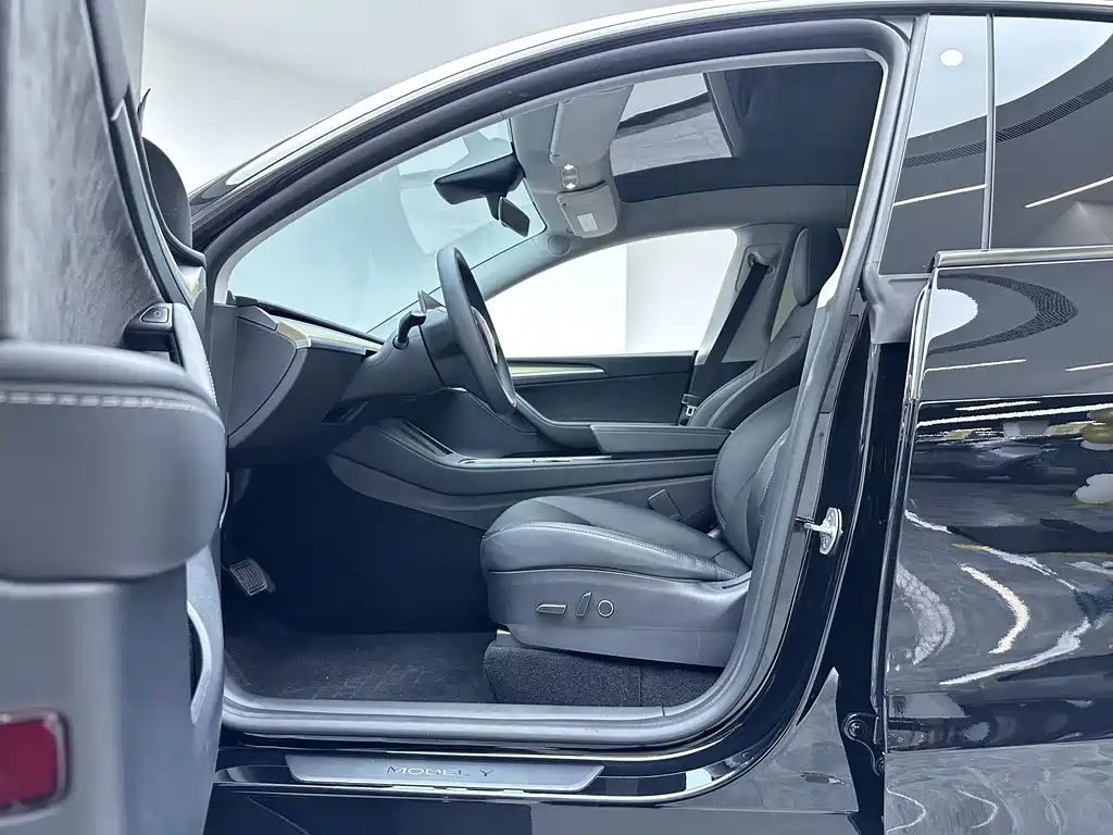 Tesla Model Y 2023 — фото 15