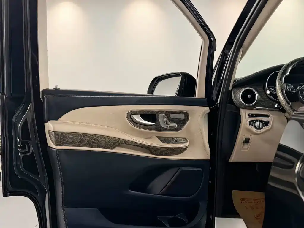Mercedes-Benz V-Class 2020 — фото 2
