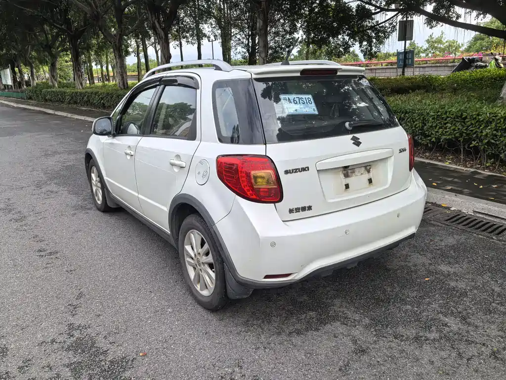 Suzuki SX4 2014 — фото 10