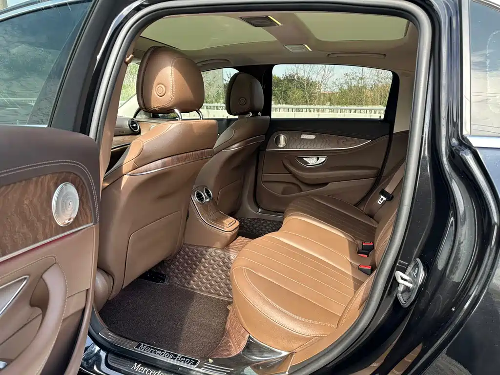 Mercedes-Benz E-Class 2023 — фото 6