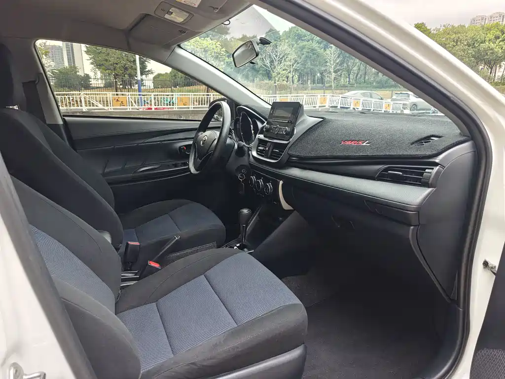 Toyota Yaris L 2021 — фото 10