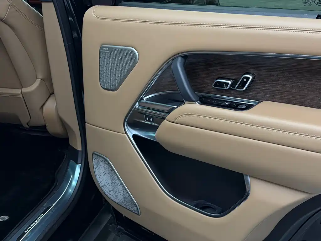 Land Rover Range Rover 2023 — фото 18