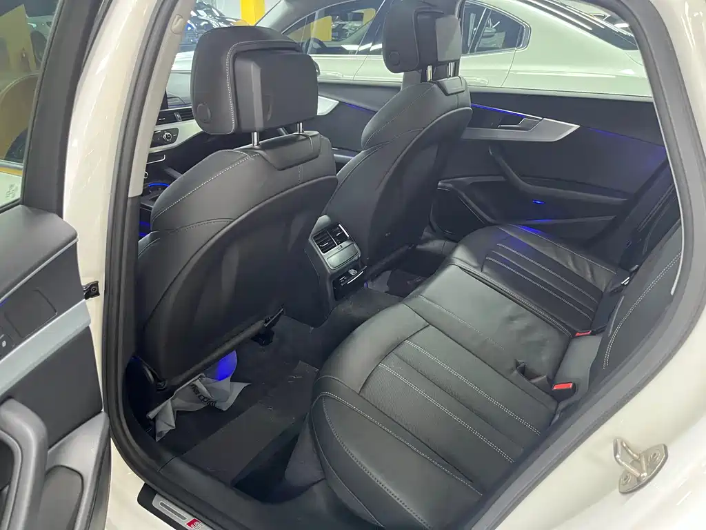 Audi A4L 2021