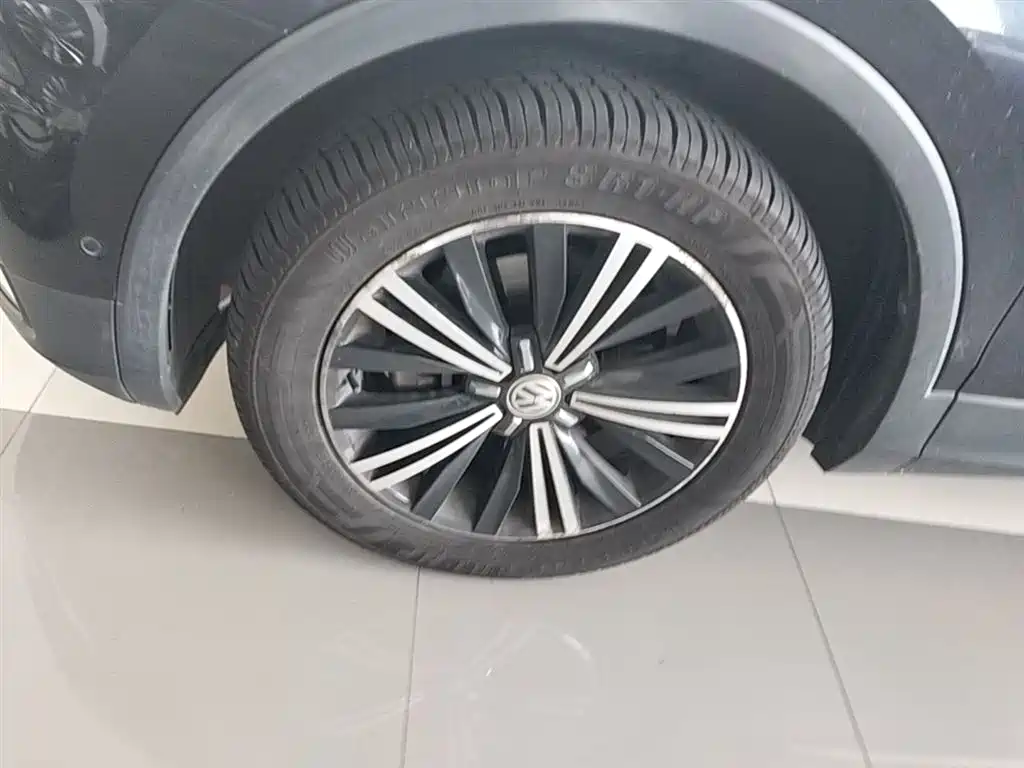 Volkswagen Tiguan L 2017 — фото 23