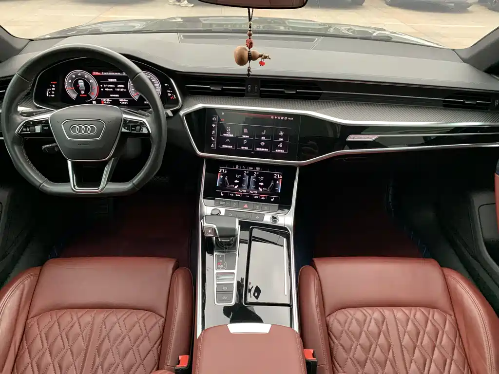 Audi A7L 2023 — фото 18