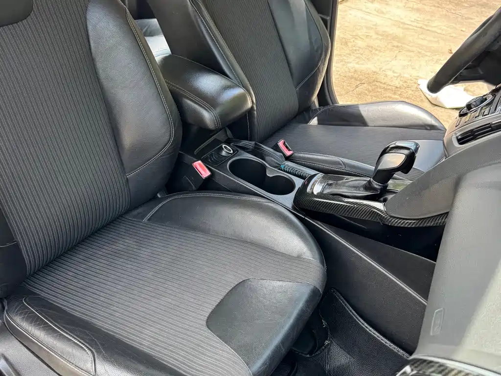 Ford Focus 2014 — фото 16