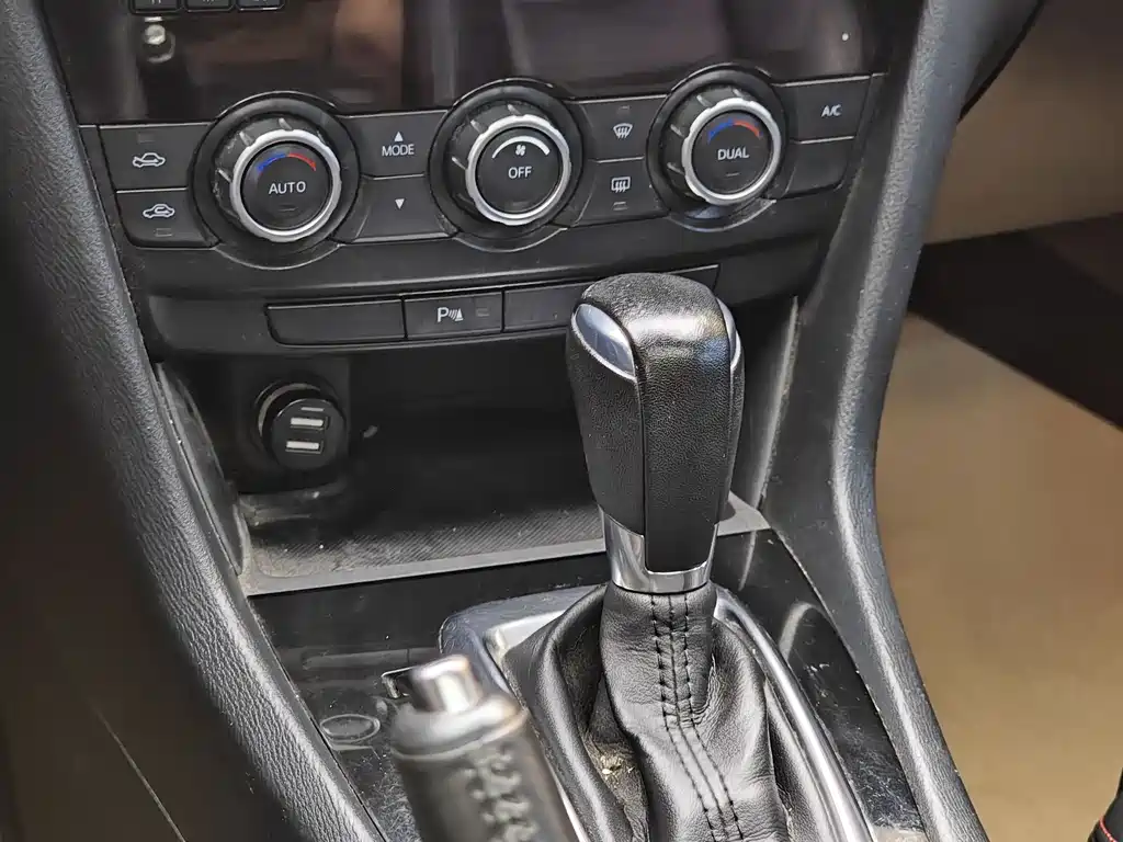 Mazda Atenza 2015 — фото 18