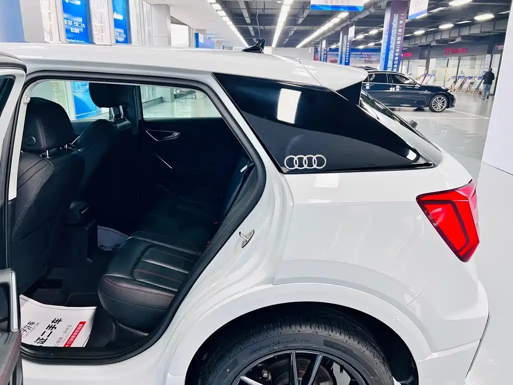 Audi Q2L 2022 — фото 19
