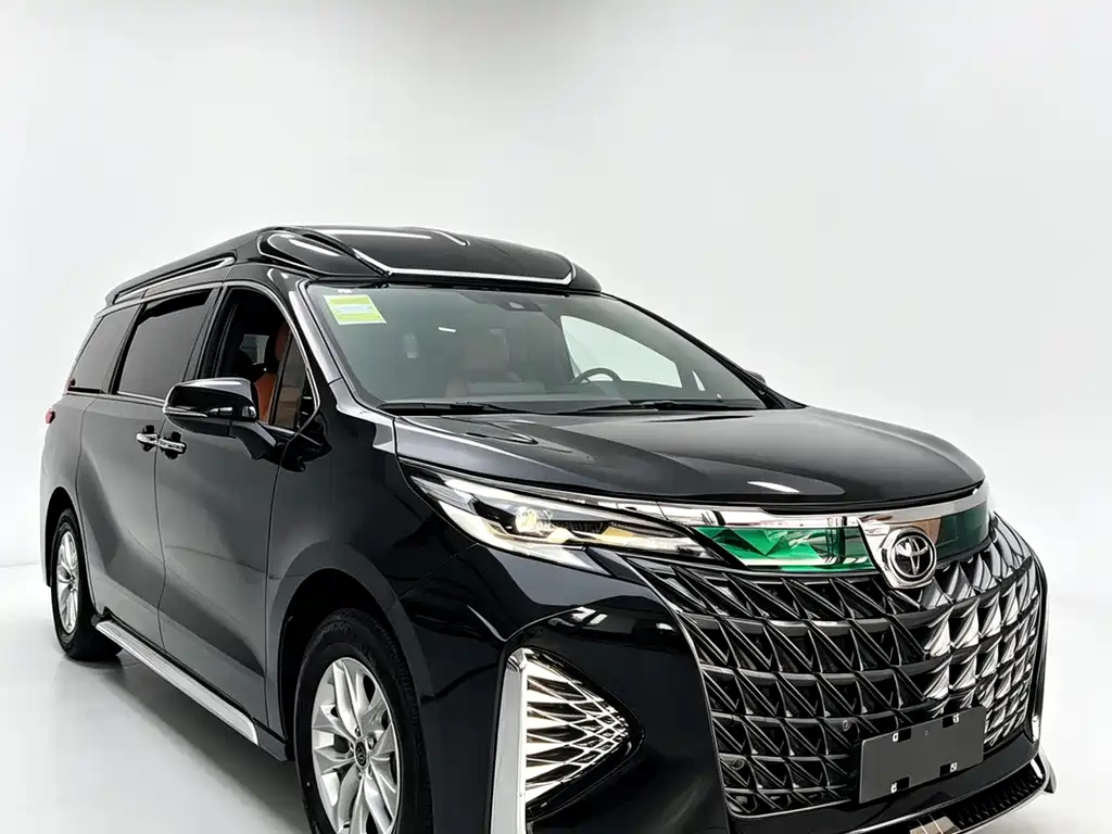Toyota Granvia — фото 2