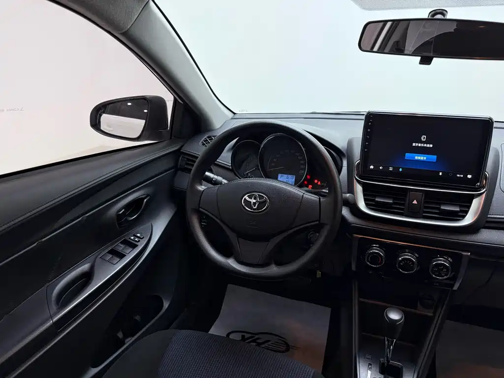 Toyota Yaris L 2020 — фото 10