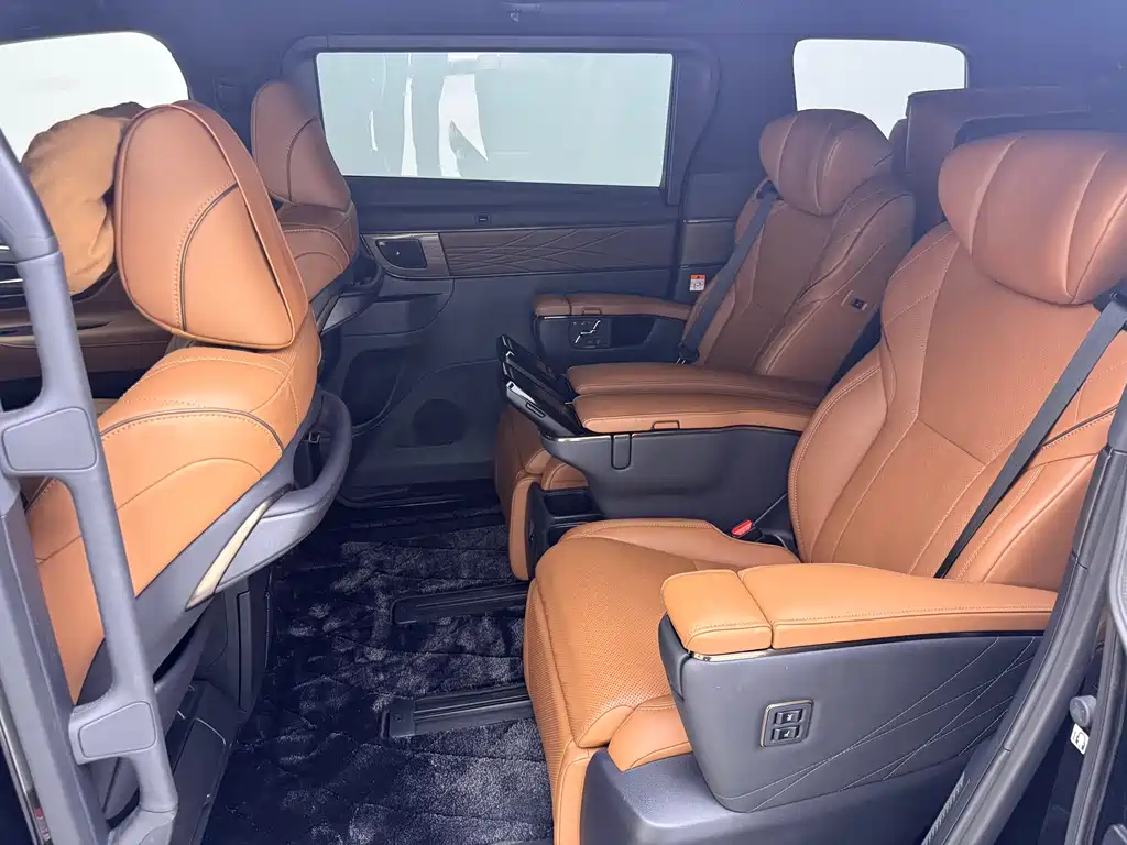 Toyota Vellfire 2024 — фото 14