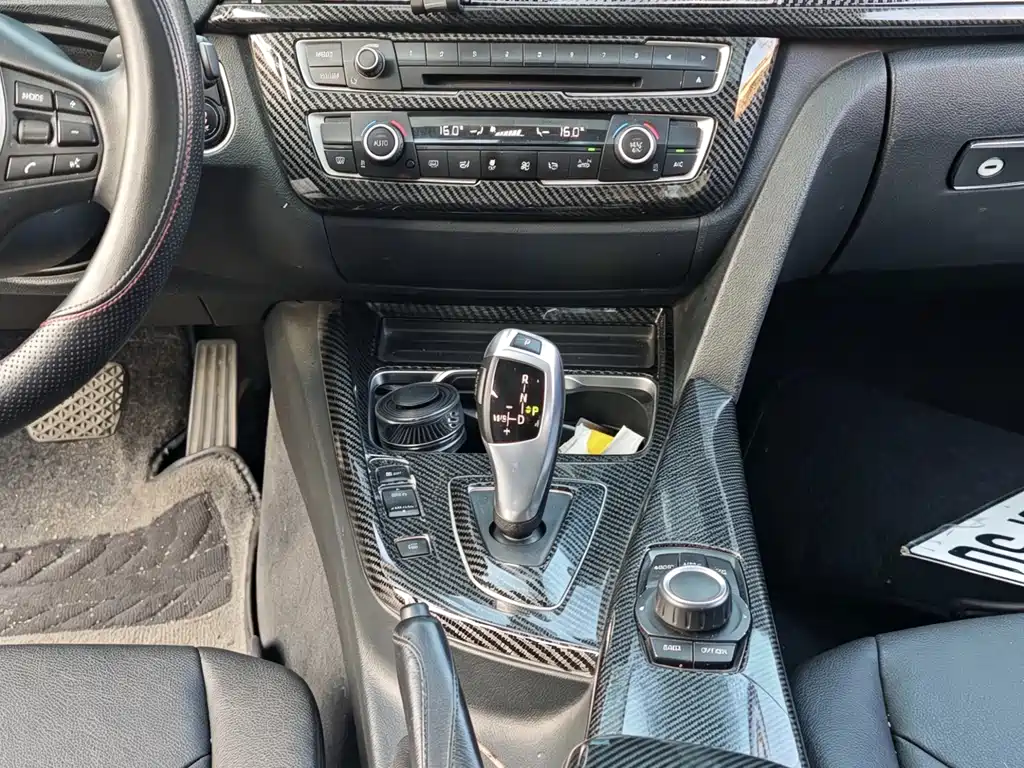 BMW 3 Series 2017 — фото 12