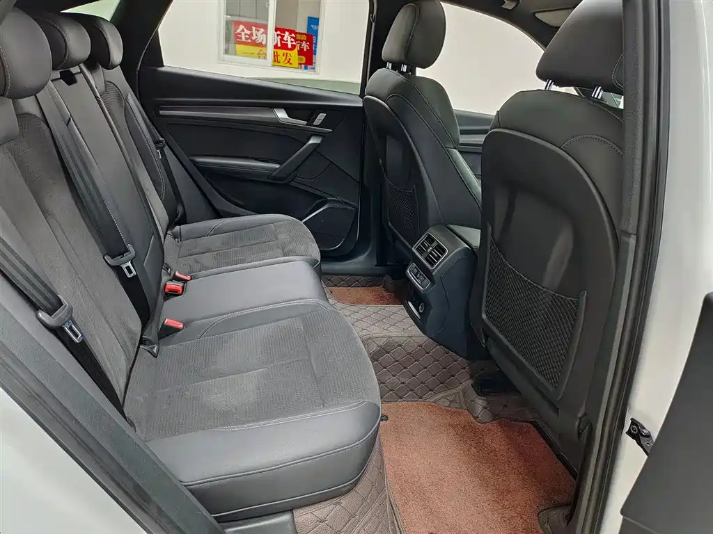 Audi Q5L Sportback 2024 — фото 11