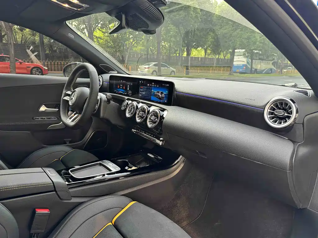 Mercedes-Benz A-Class AMG 2025 — фото 3