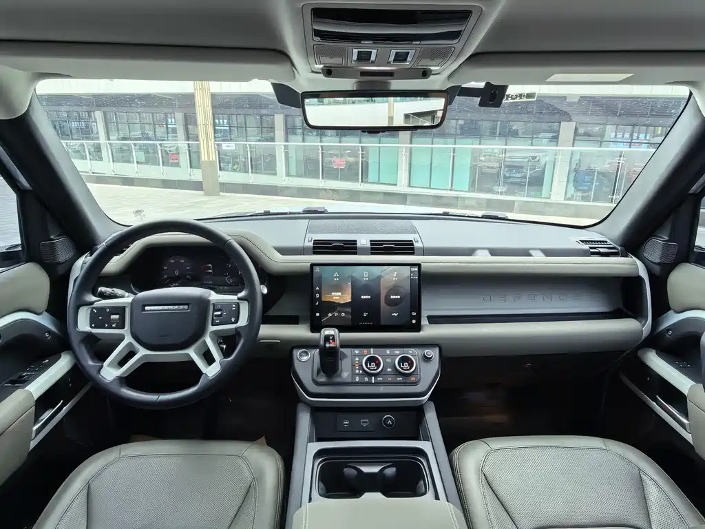 Land Rover Defender 2022 — фото 15