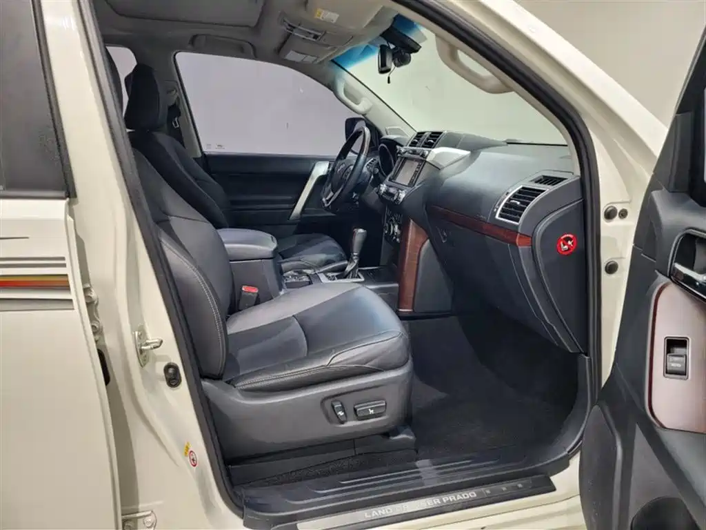 Toyota Prado 2016 — фото 11